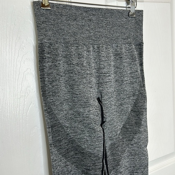 PINK Victoria's Secret Seamless WOmens Leggings Sz Small Gray Workout Perforated - Picture 5 of 9